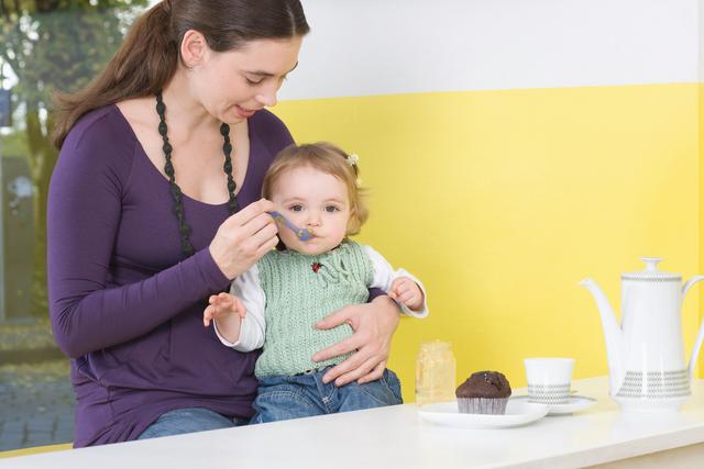 婴儿几个月可以添加辅食的最佳时间表（婴儿几个月可以添加辅食的最佳时间是）