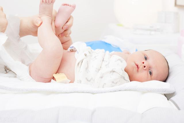 两个月婴儿大便有泡沫是什么原因（6个月婴儿大便有泡沫是什么原因）