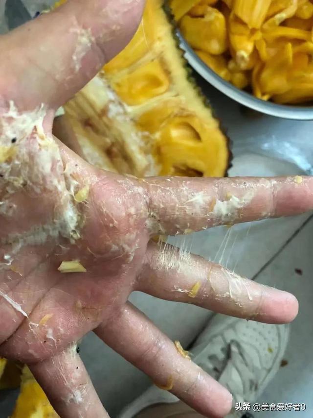 剥完菠萝蜜怎么清理手上的胶（剥菠萝蜜）