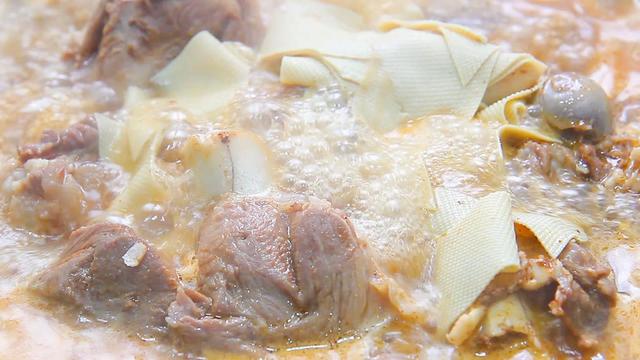 种猪大骨的煲汤方式（猪身上哪个部位的肉最好吃有营养）"