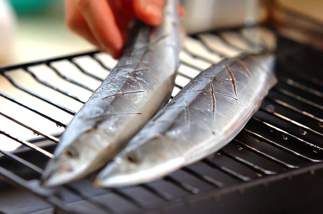 盐烤秋刀鱼（秋刀鱼的营养价值及功效与作用）