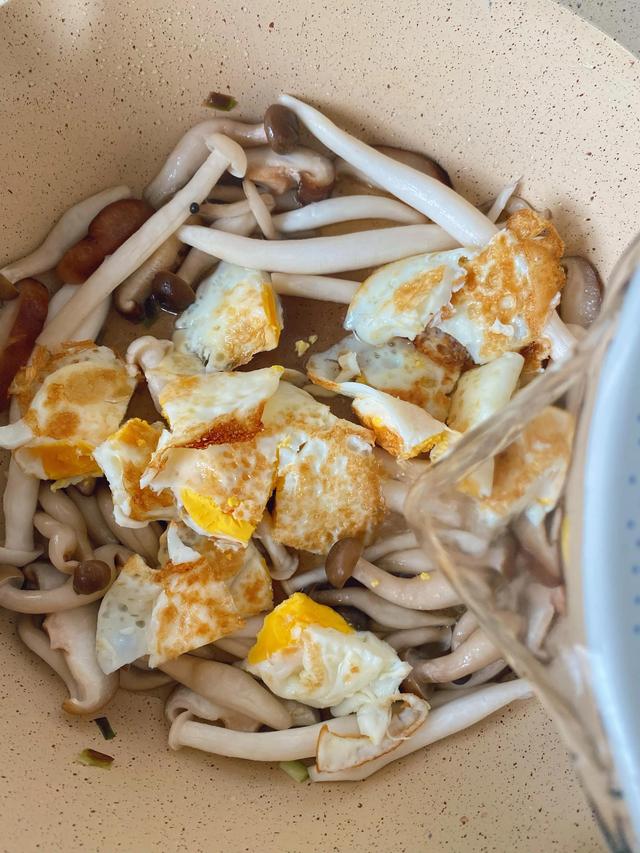 菌菇汤放什么材料措配好,菌菇汤里放什么调料